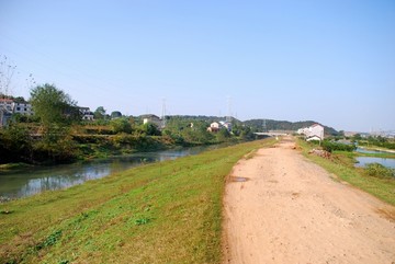 小河流水