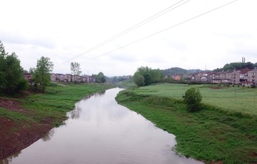 小河流水