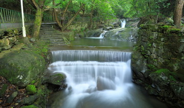 山间流水