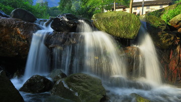 山间溪流