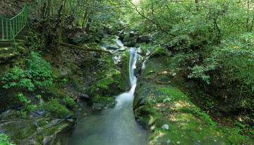 山间流水