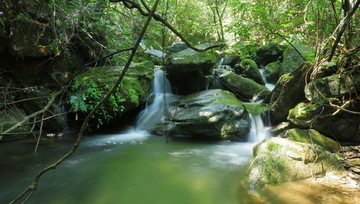 山间流水