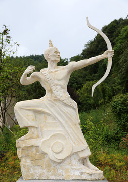 彝族支格阿鲁雕像