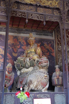 广胜寺上寺大雄宝殿内景塑像