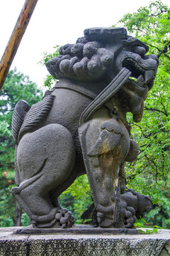 清福陵石像生狮子右侧全身雕像