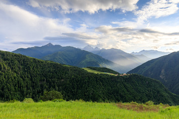 丹巴顶果山雍忠佐钦岭寺草甸