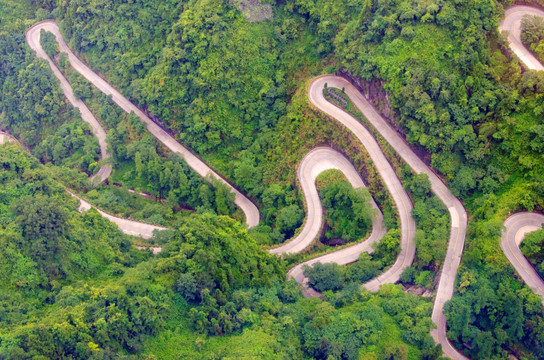 天门山盘山公路