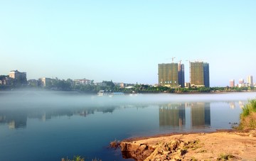 清江雾景