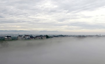 清江雾景