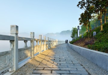 清江雾景