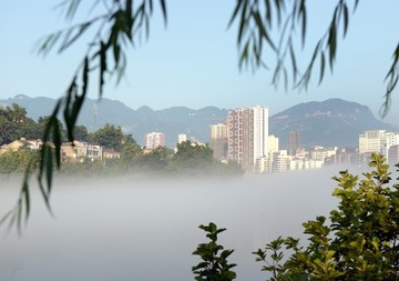 清江雾景