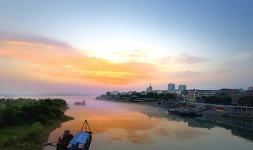 清江日出彩霞雾景