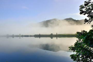 清江雾景