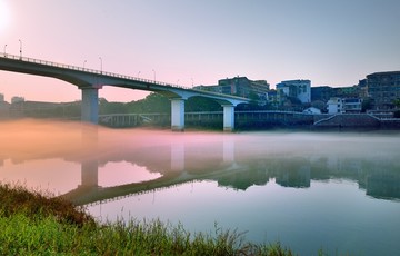 清江雾景