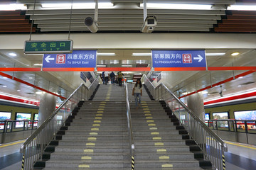 北京地铁站天安门东站阶梯