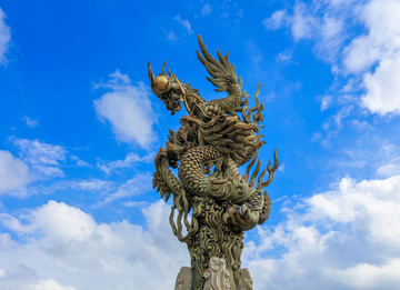 深圳龙城广场巨龙雕塑