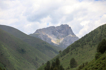 川西风光甘孜县奶龙山