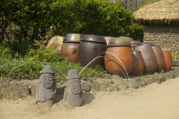 韩国济州岛石屋草房和石神像