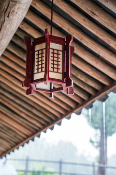 下雨的屋檐