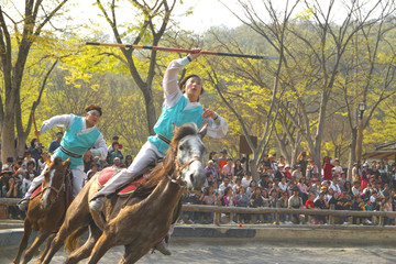 韩国传统骑术表演标枪