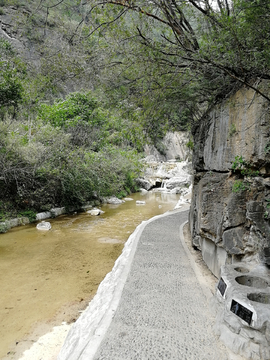 山间小溪