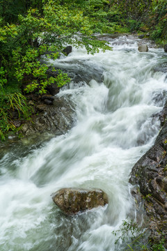 山涧溪流