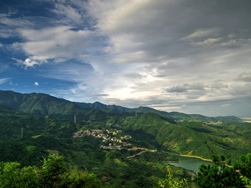 金华尖峰山大岭村水库风光