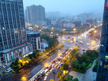 城市雨夜交通