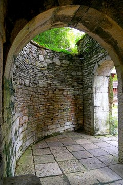 石头古堡拱门