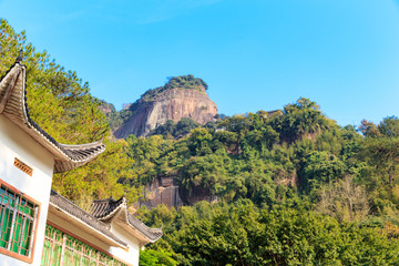 建筑屋檐仰望丹霞山