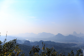 远眺丹霞山