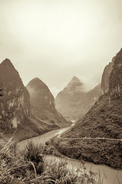 水墨山