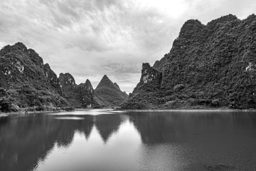 黑白山水背景