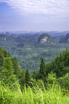 蓝天下的青山