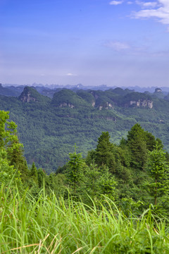 蓝天下的青山