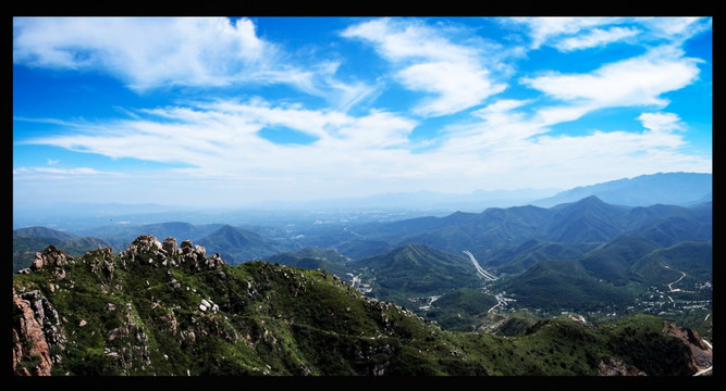 宽画幅群山风景图