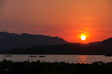 夕阳下的西湖