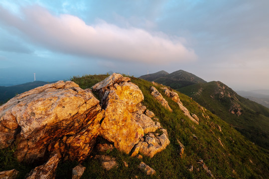 青山石头早晨