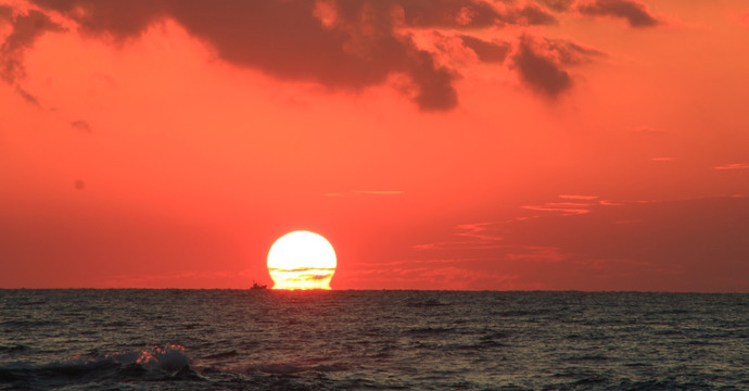 海上日出