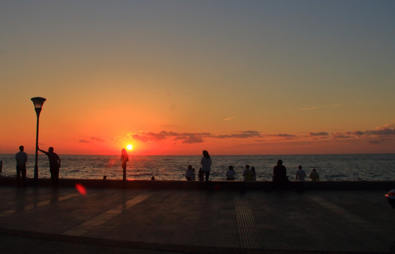 海上日出