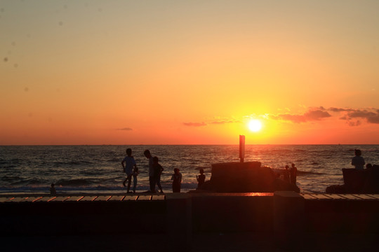 海上日出