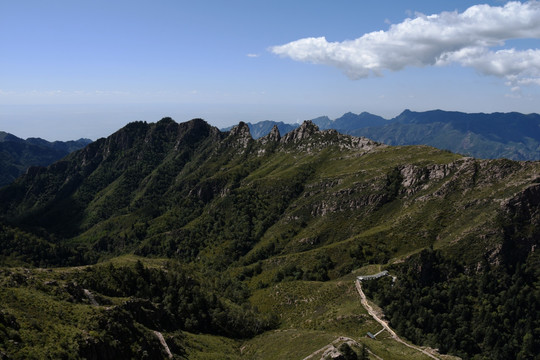 崇山峻岭