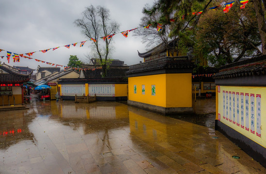 春雨寒山寺