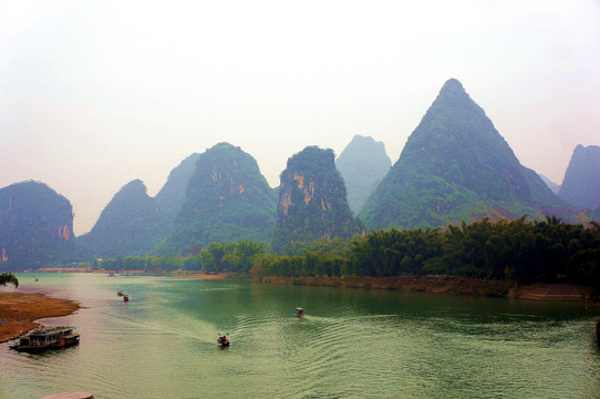 桂林阳朔遇龙河漂流桂林山水