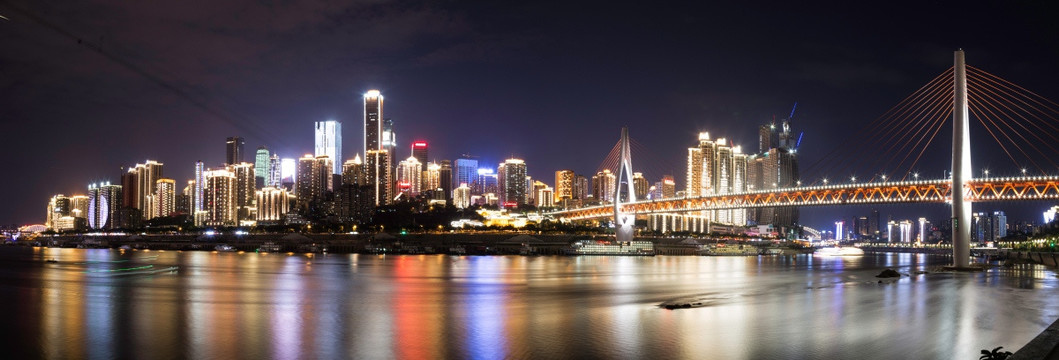 重庆夜景全景之雨中半岛