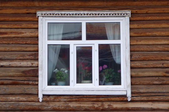 俄式木刻楞木屋雕花的窗户