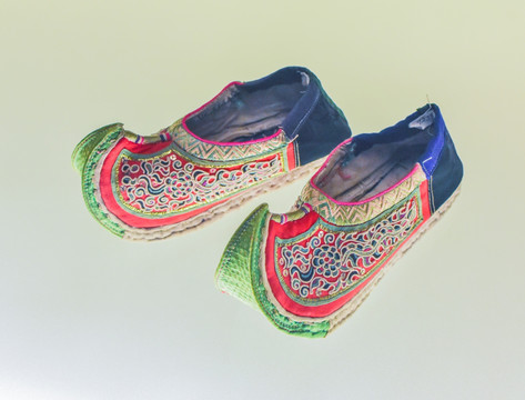 侗族女鞋