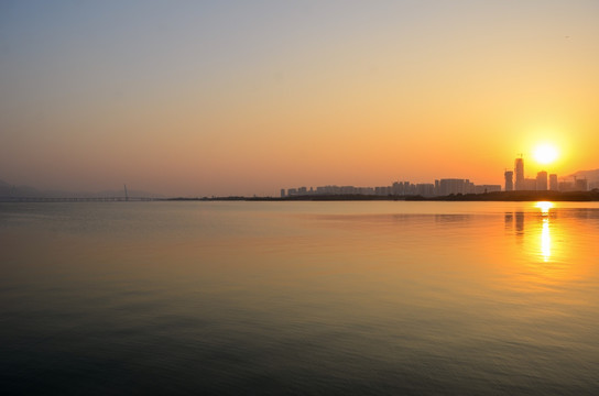 城市夕阳