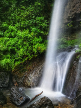 小溪流水