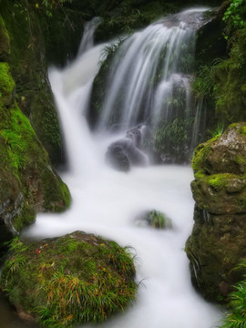 小溪流水